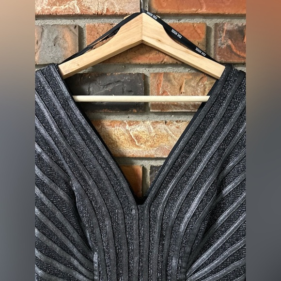 Tadashi Shoji Stunning Black Metallic Striped Bodycon Long Sleeve V-Neck Dress - Picture 3 of 9